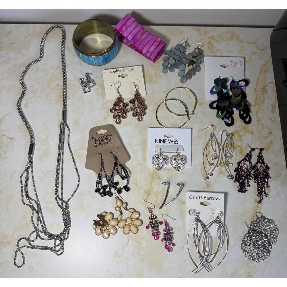 Vintage VTG Jewelry Lot 19 Pieces Necklaces Bracelets Earrings
